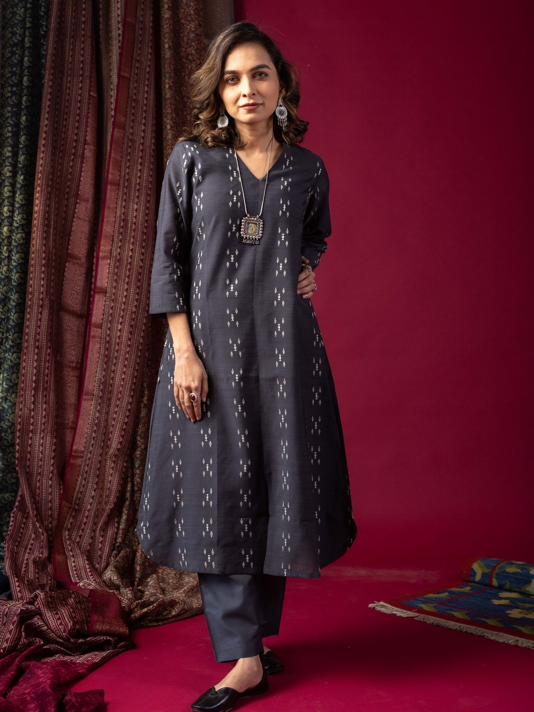 

KUSVAA Women Thread Work Handloom Kurta, Grey