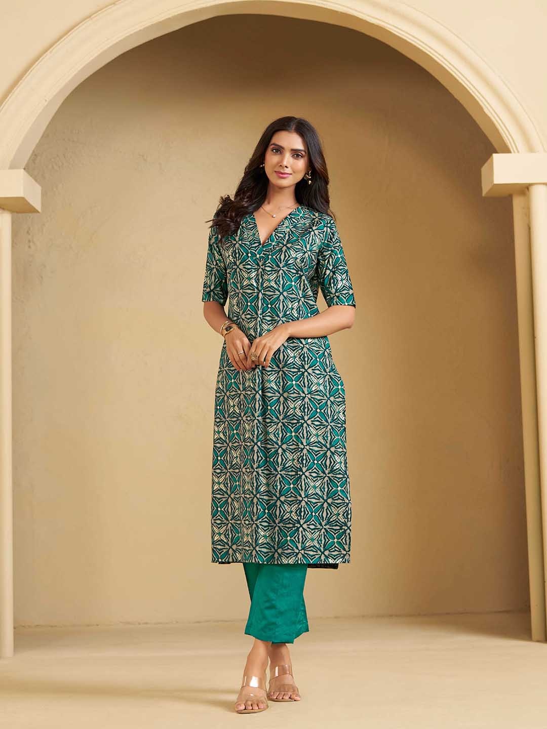 

Sangria Geometric Printed V-Neck Straight Kurta With Trousers, Green