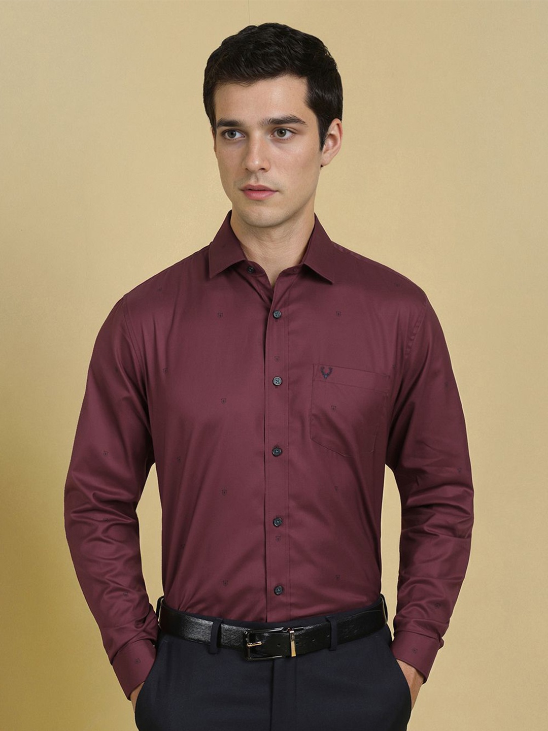 

Allen Solly Men Slim Fit Spread Collar Conversational Printed Cotton Formal Shirt, Burgundy
