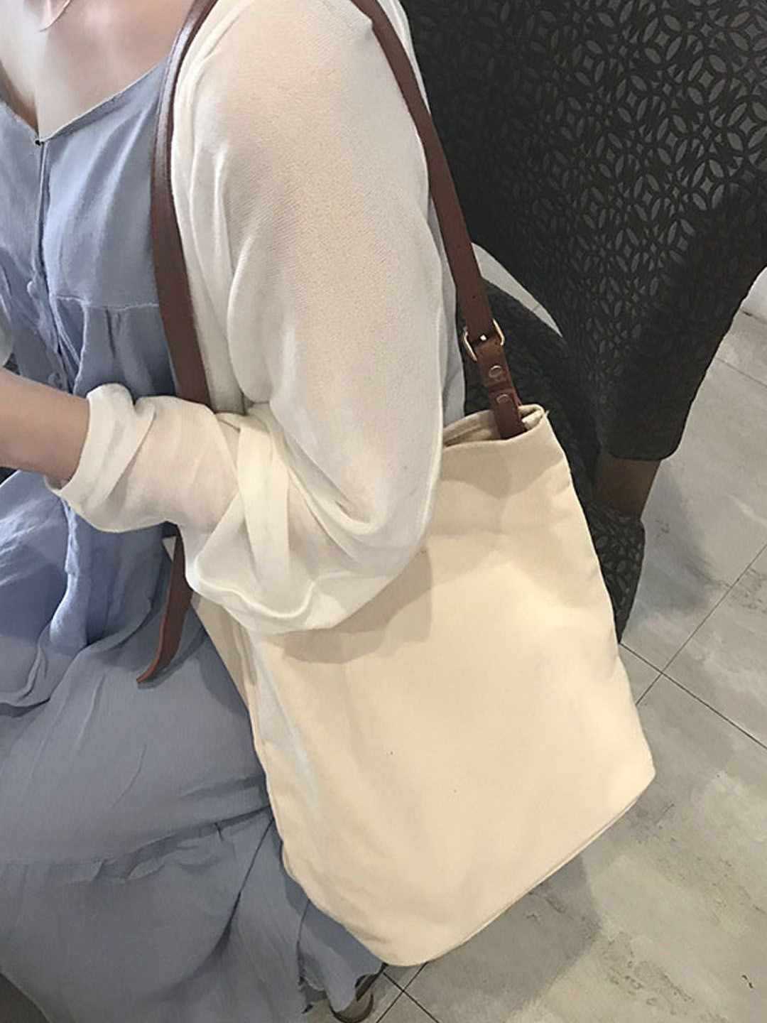 

StyleCast Bucket Handheld Bag with Tasselled, Off white