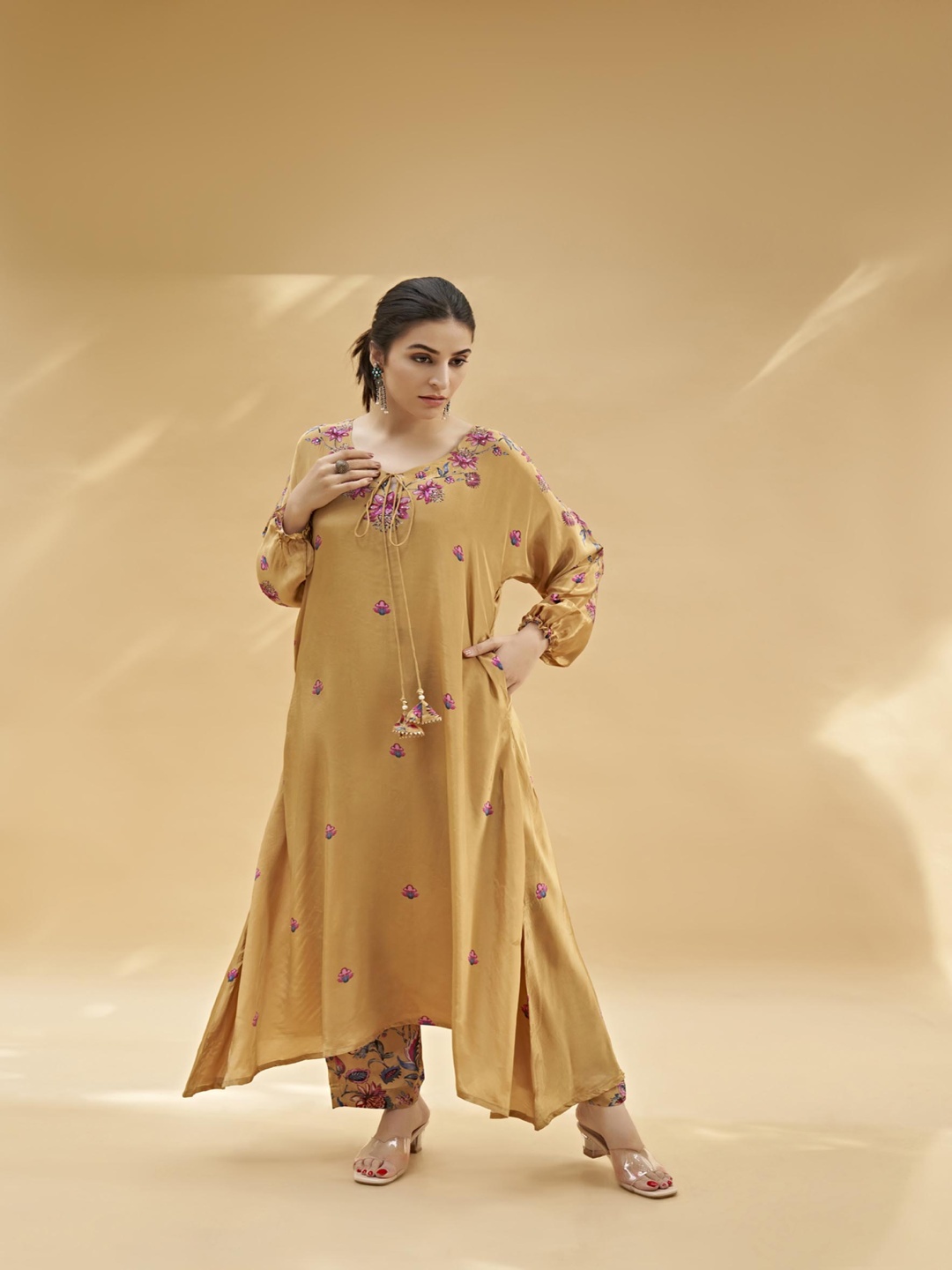 

SUKRUTI DESIGN Floral Printed Tie-Up Neck A Line Kurta with Trousers, Gold