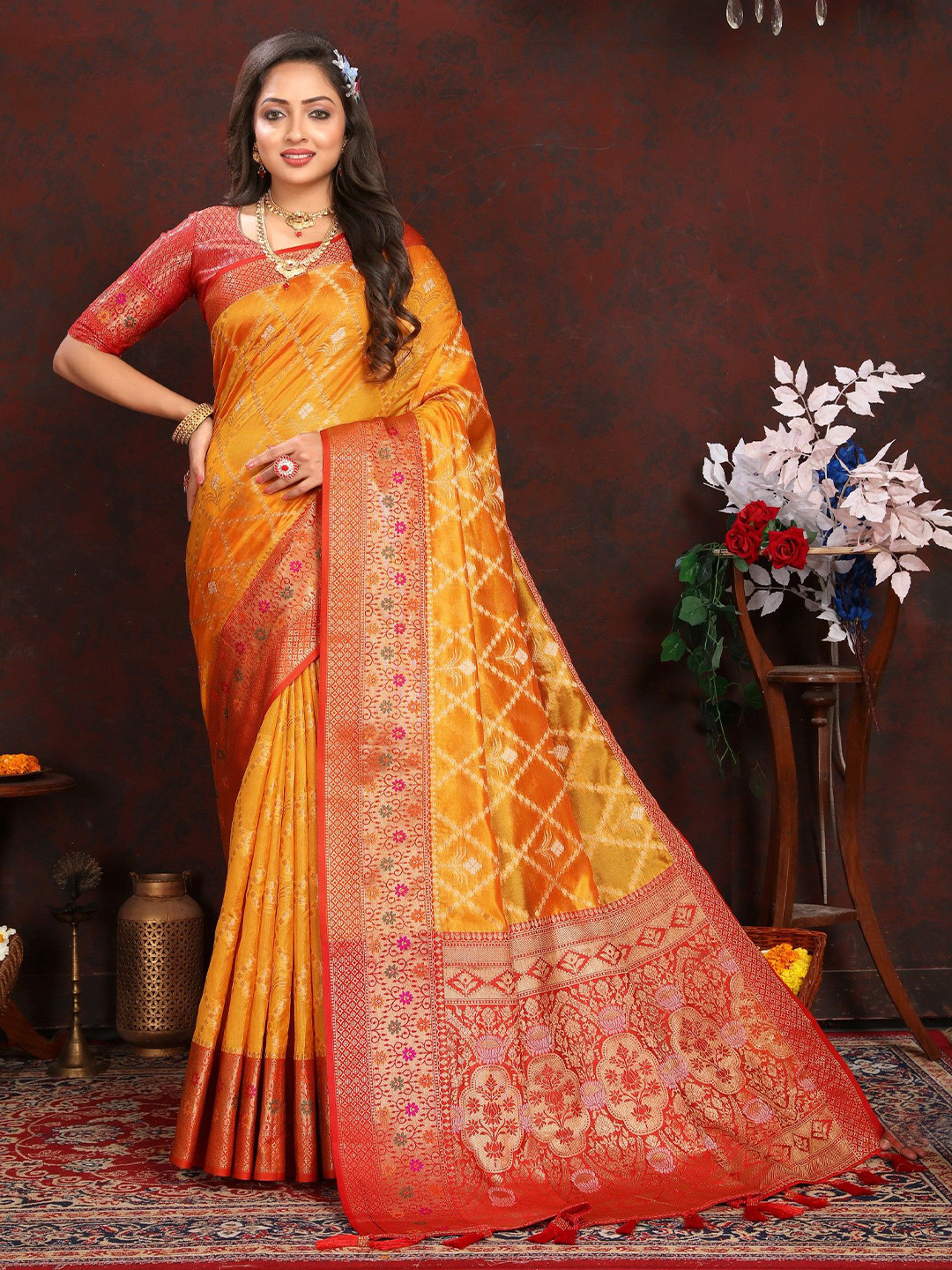 

LeeliPeeri Designer Woven Design Zari Silk Blend Saree, Yellow