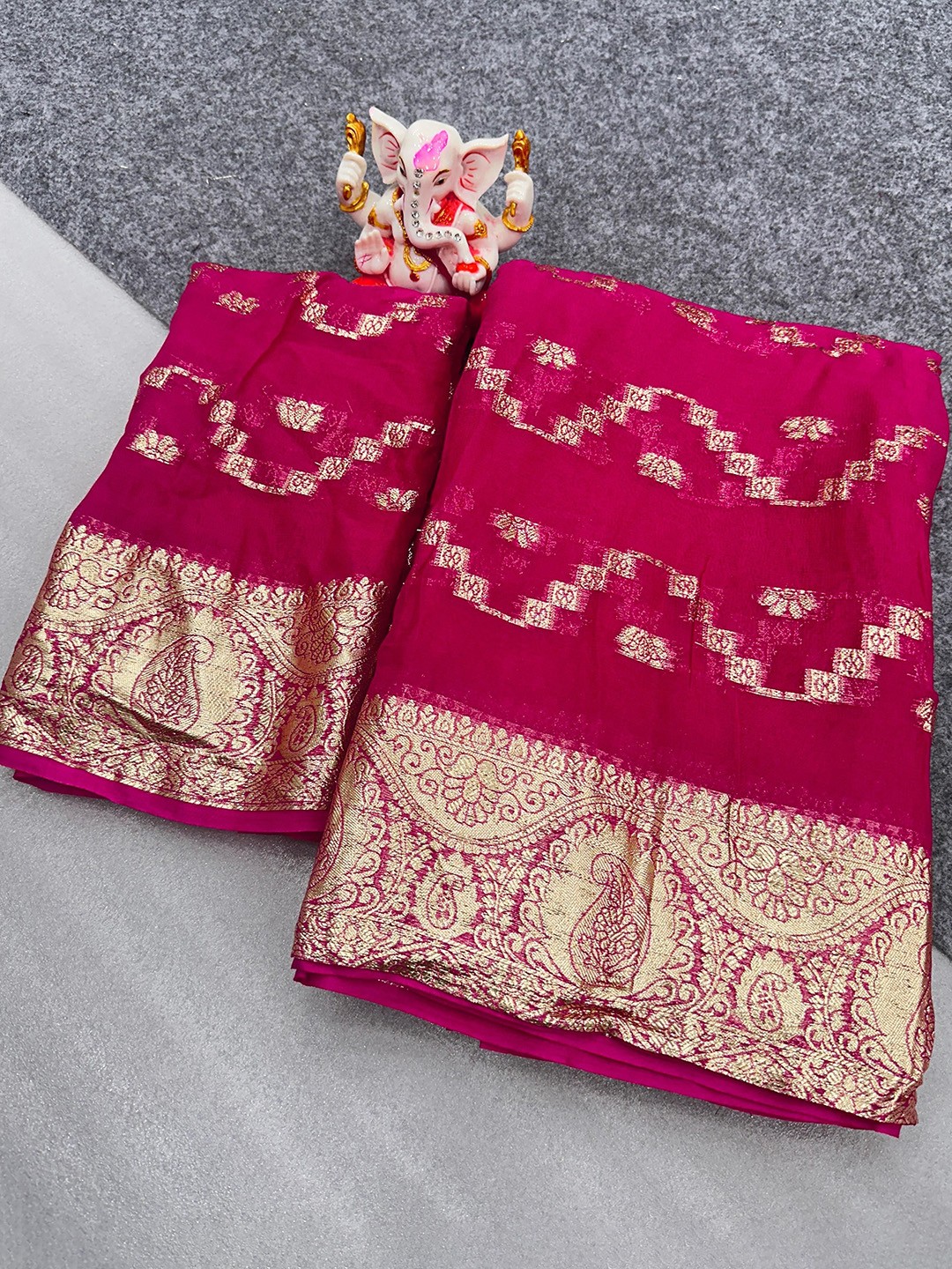 

PAYAL CREATION Ethnic Motifs Zari Pure Georgette Saree, Pink