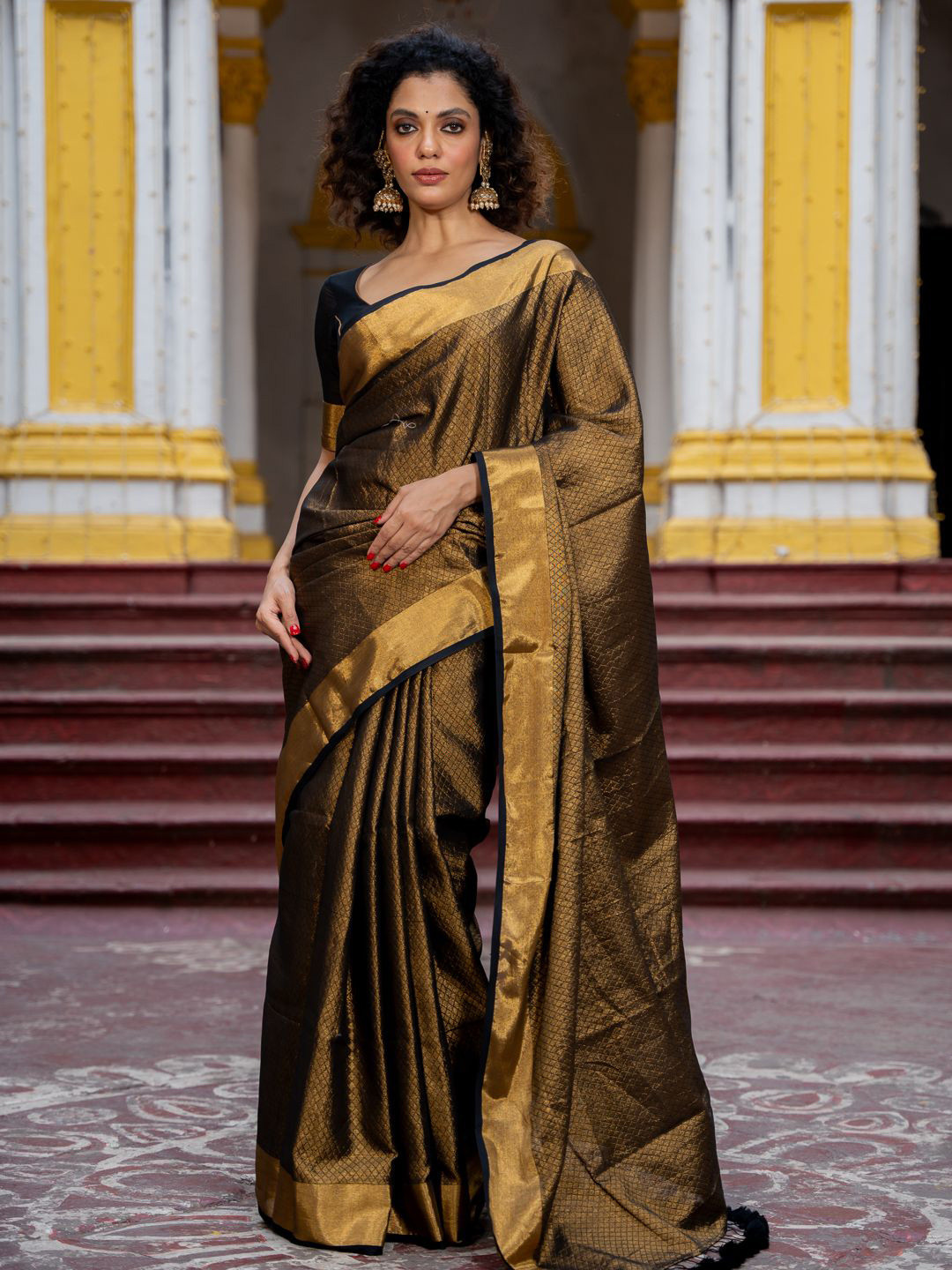 

Suta Black Color Pure Cotton Zari Saree