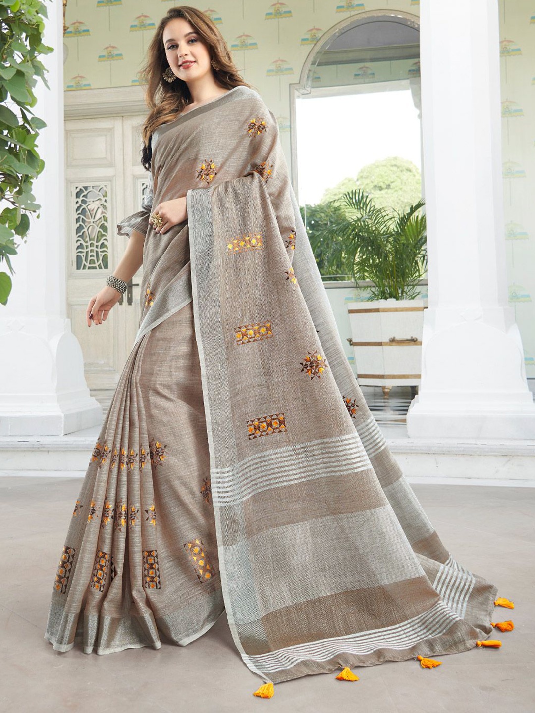 

SANGAM PRINTS Embroidered Zari Tussar Saree, Beige