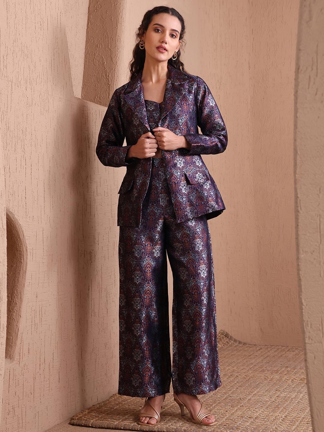 

OBSHIVKA Ethnic Motifs Printed Crop Top With Trousers And Jacket, Purple