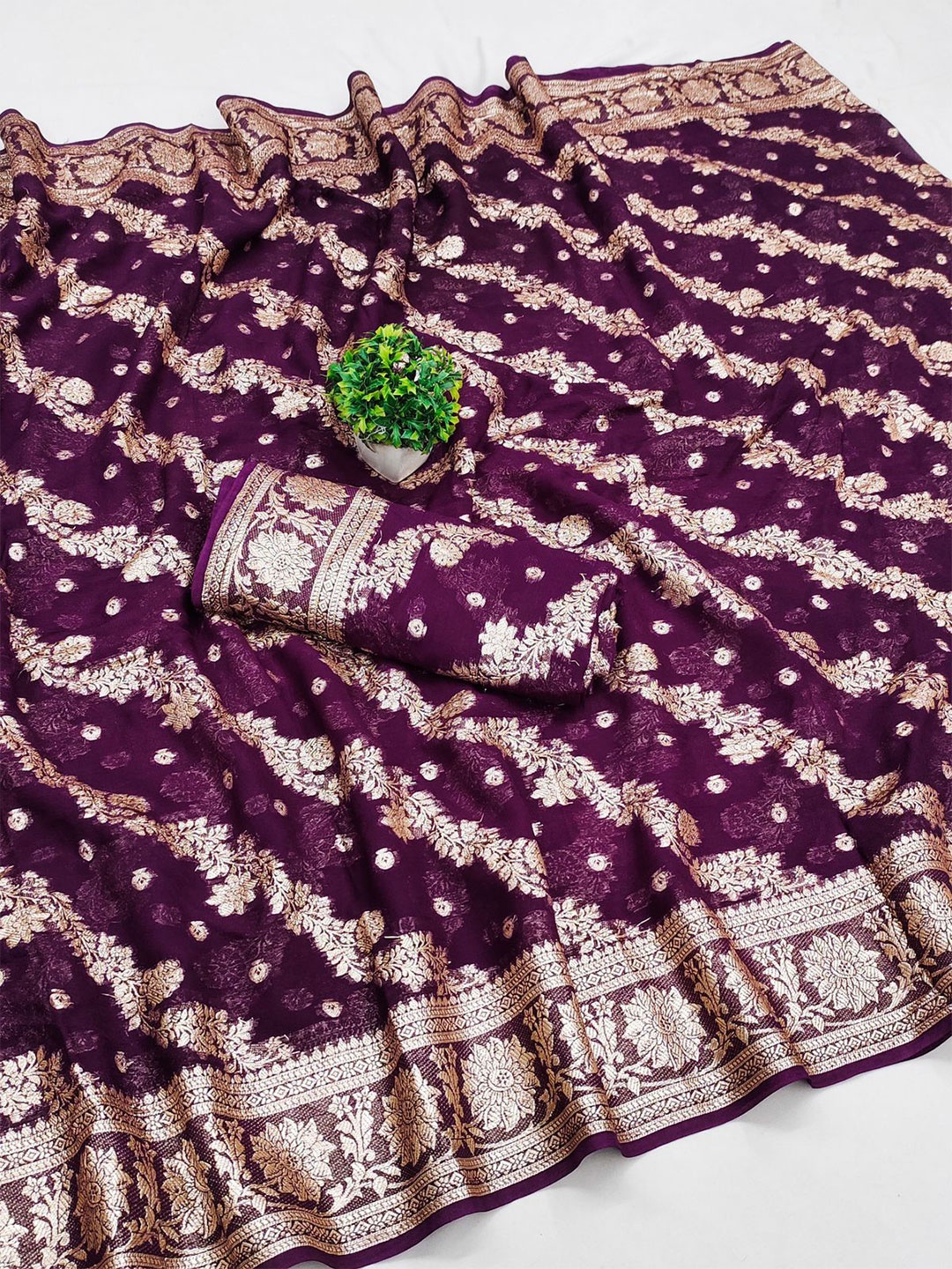 

PAYAL CREATION Ethnic Motifs Zari Pure Georgette Saree, Purple