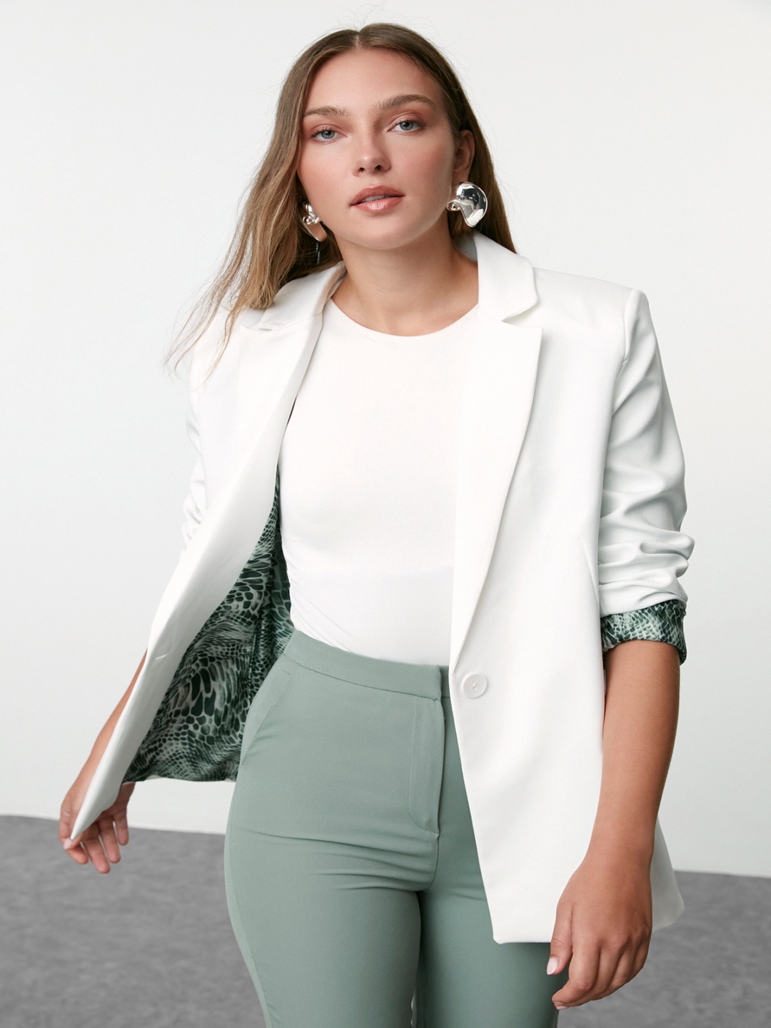 

Trendyol Women Lapel Collar Solid Casual Tailored Jacket, White