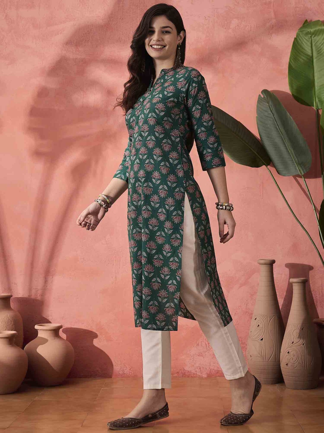 

Sangria Green Floral Printed Mandarin Collar Pure Cotton Straight Kurta