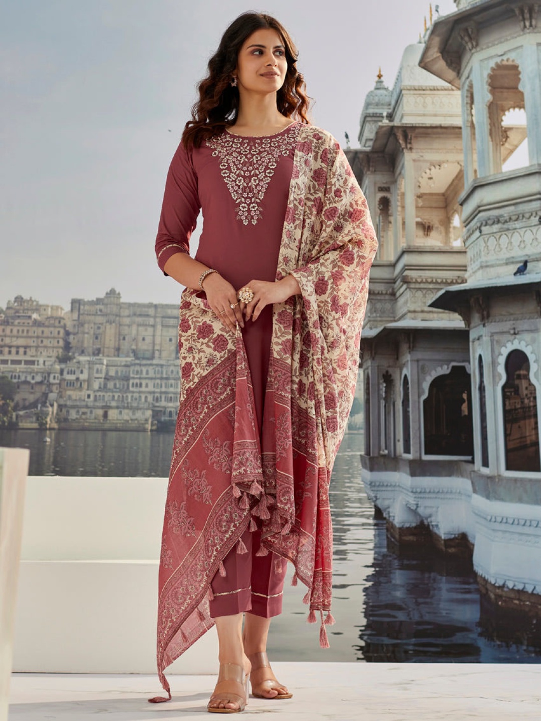 

Divyadham Textiles Women Floral Regular Thread Work Kurti with Pyjamas & With Dupatta, Maroon