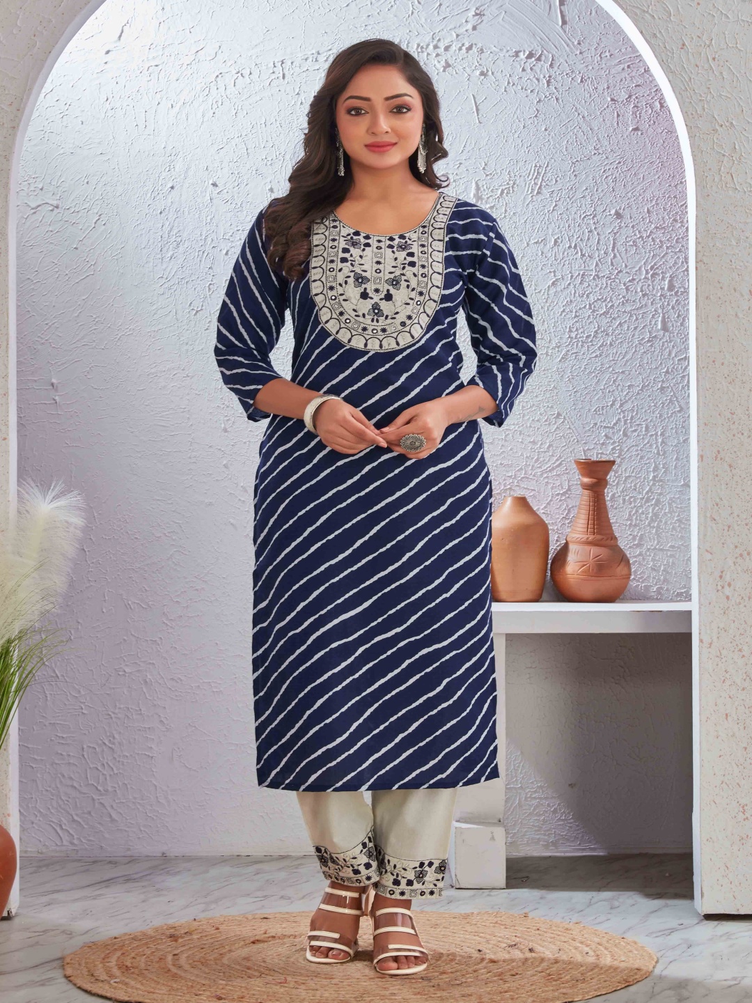 

Tankori Leheriya Printed Round Neck Thread Work Cotton Silk Straight Kurta With Trousers, Navy blue