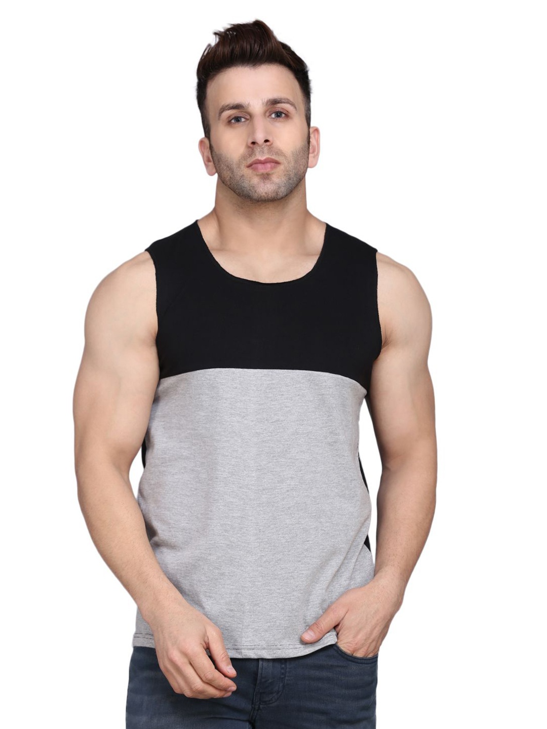 

WOOSTRO Men Colourblocked Round Neck Cotton Slim Fit T-shirt, Black