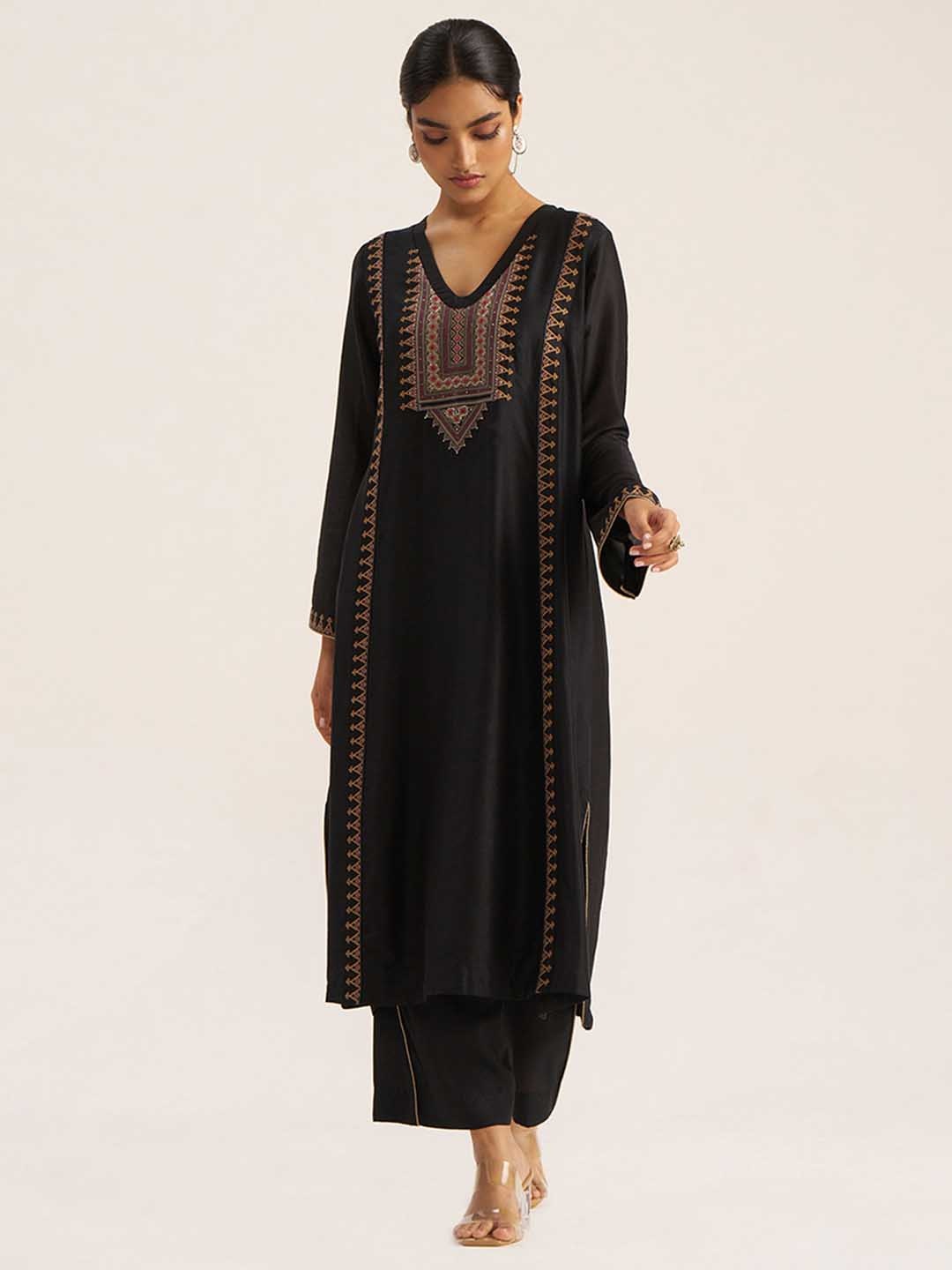 

Ganga Floral Embroidered Beads and Stones Chanderi Banjara Straight Kurta With Trousers, Black