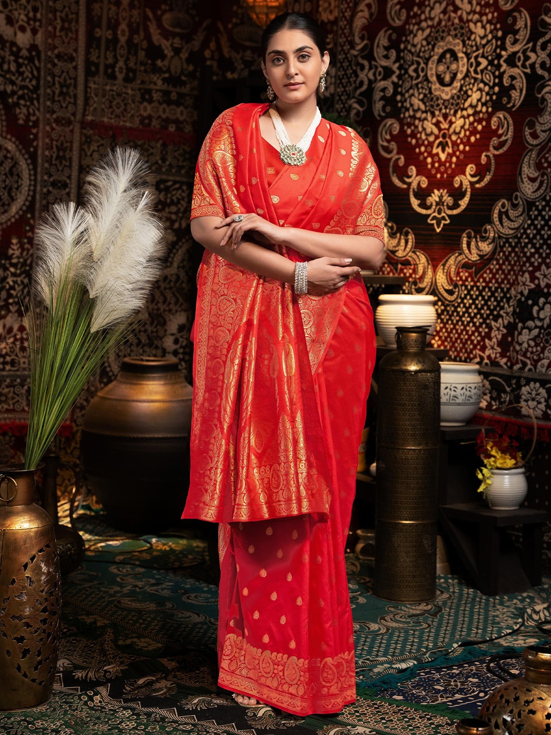 

ALAGINI Woven Design Zari Banarasi Saree, Red