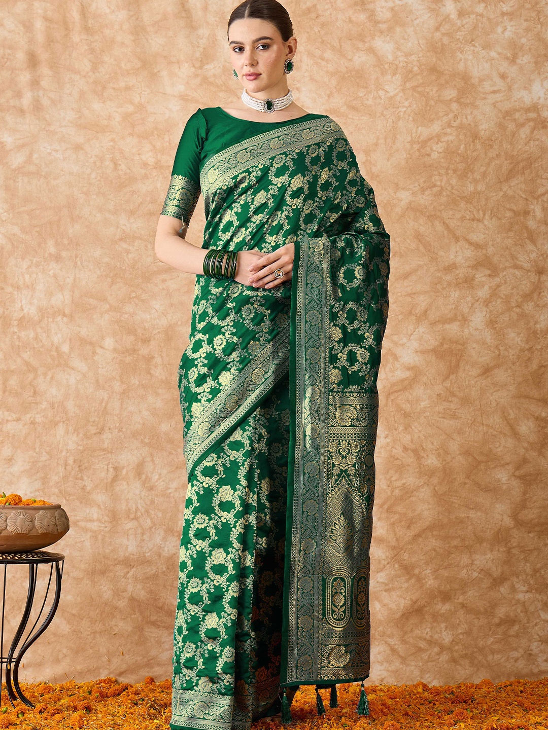 

MANVAA Woven Design Zari Silk Blend Banarasi Saree, Green