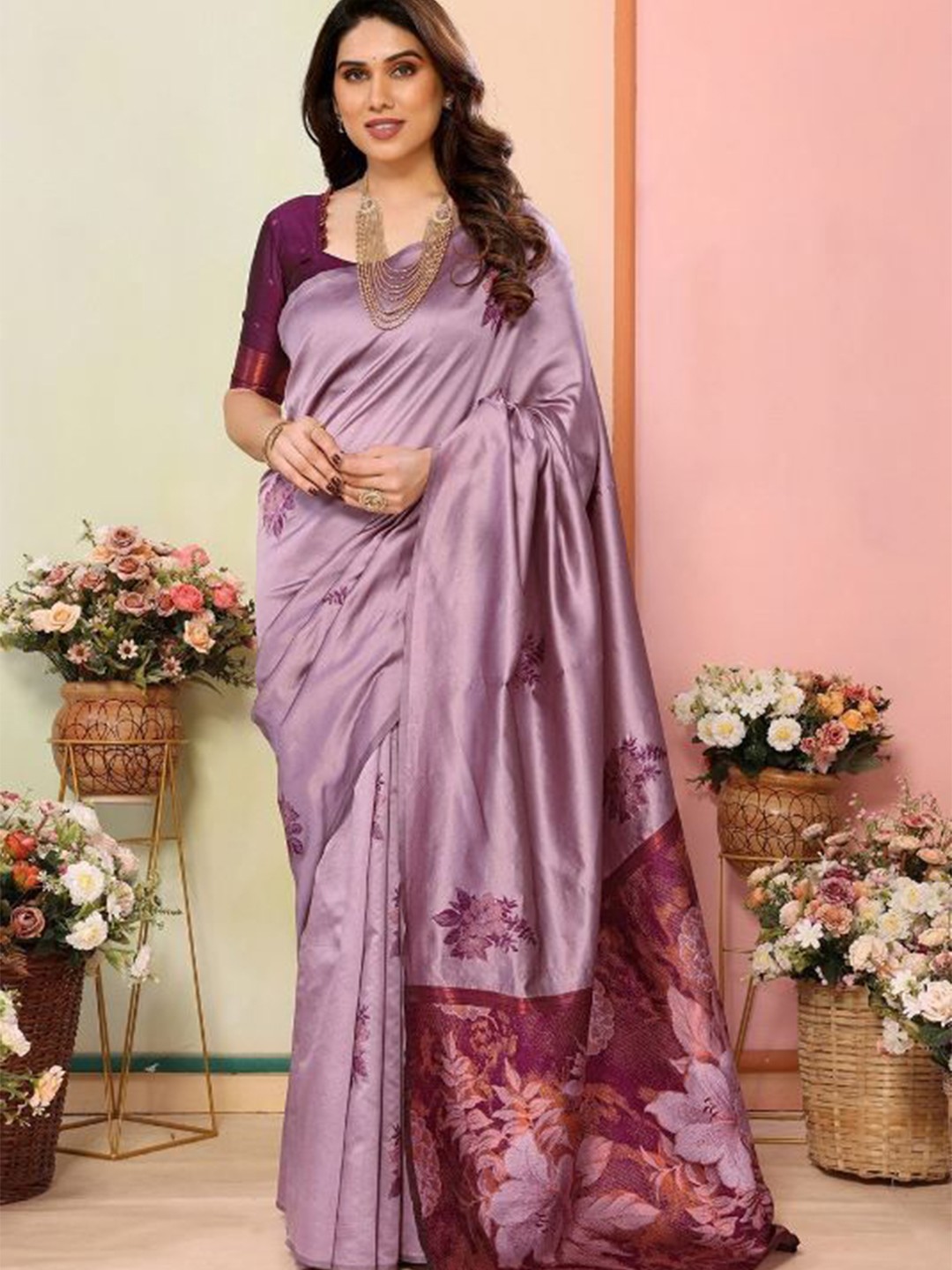 

sareyavella Floral Woven Design Banarasi Saree, Pink