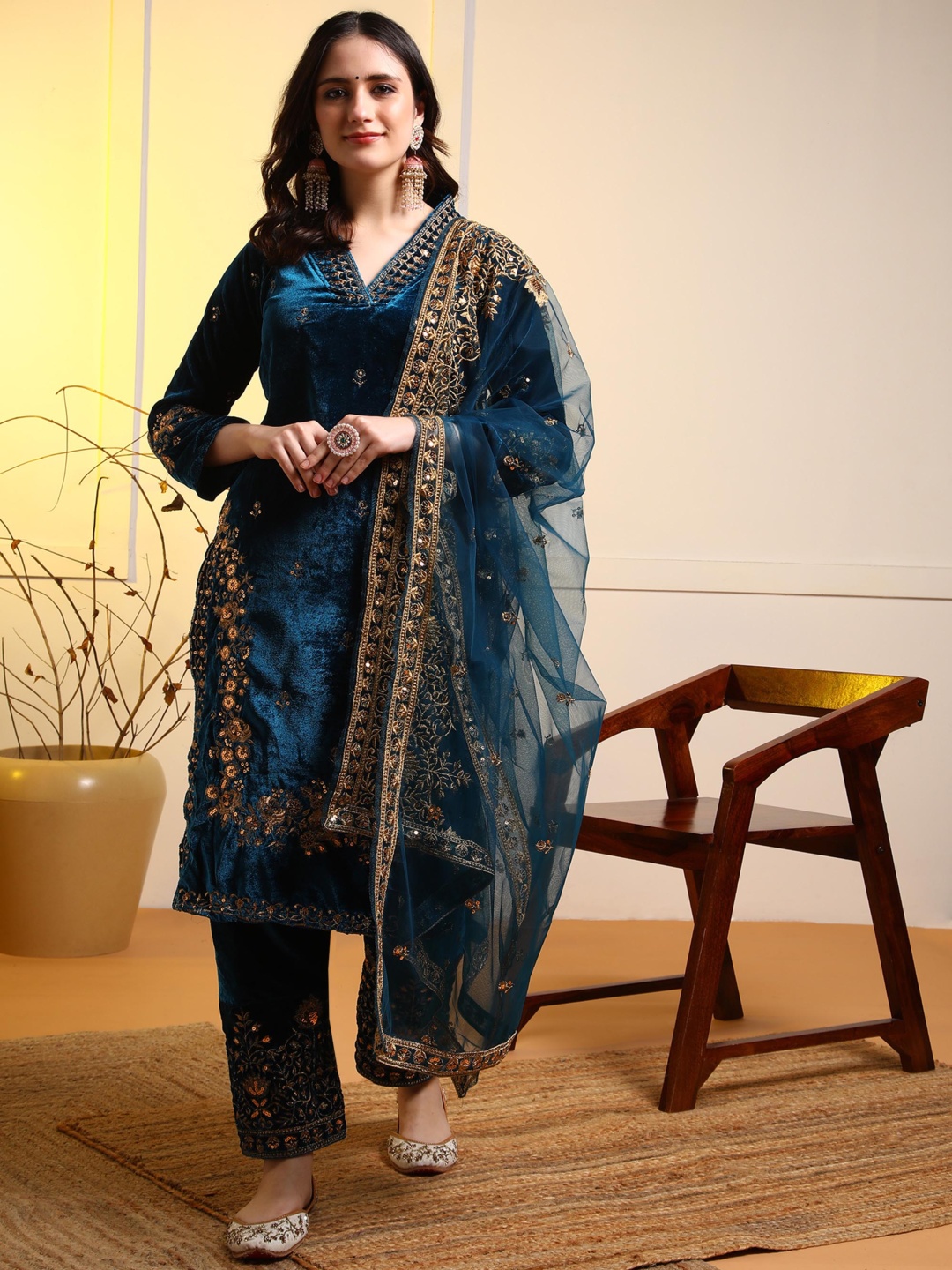 

KALINI Floral Embroidered Sequinned Velvet Straight Kurta With Trousers And Dupatta, Teal