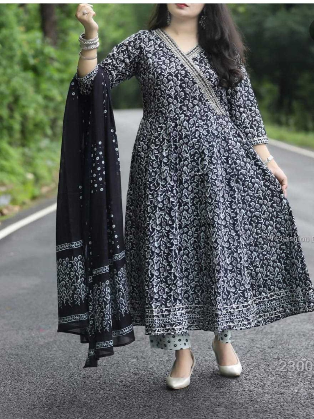 

Danilo Women Floral Printed Regular Pure Cotton Kurta with Trousers & With Dupatta, Black