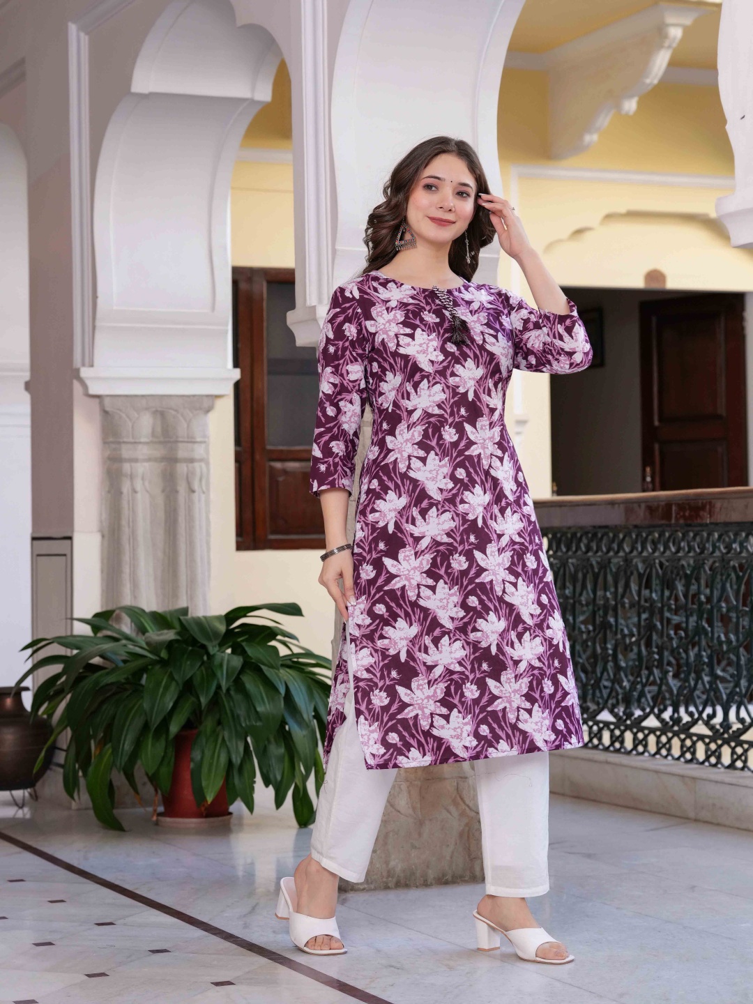 

BKApparels Women Floral Thread Work Kurta, Purple
