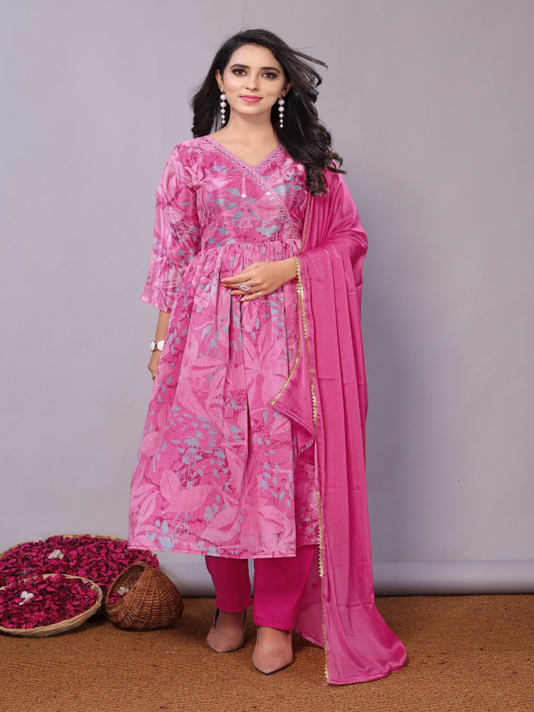 

Growdamy Women Floral Printed Regular Mirror Work Kurta with Trousers & With Dupatta, Pink