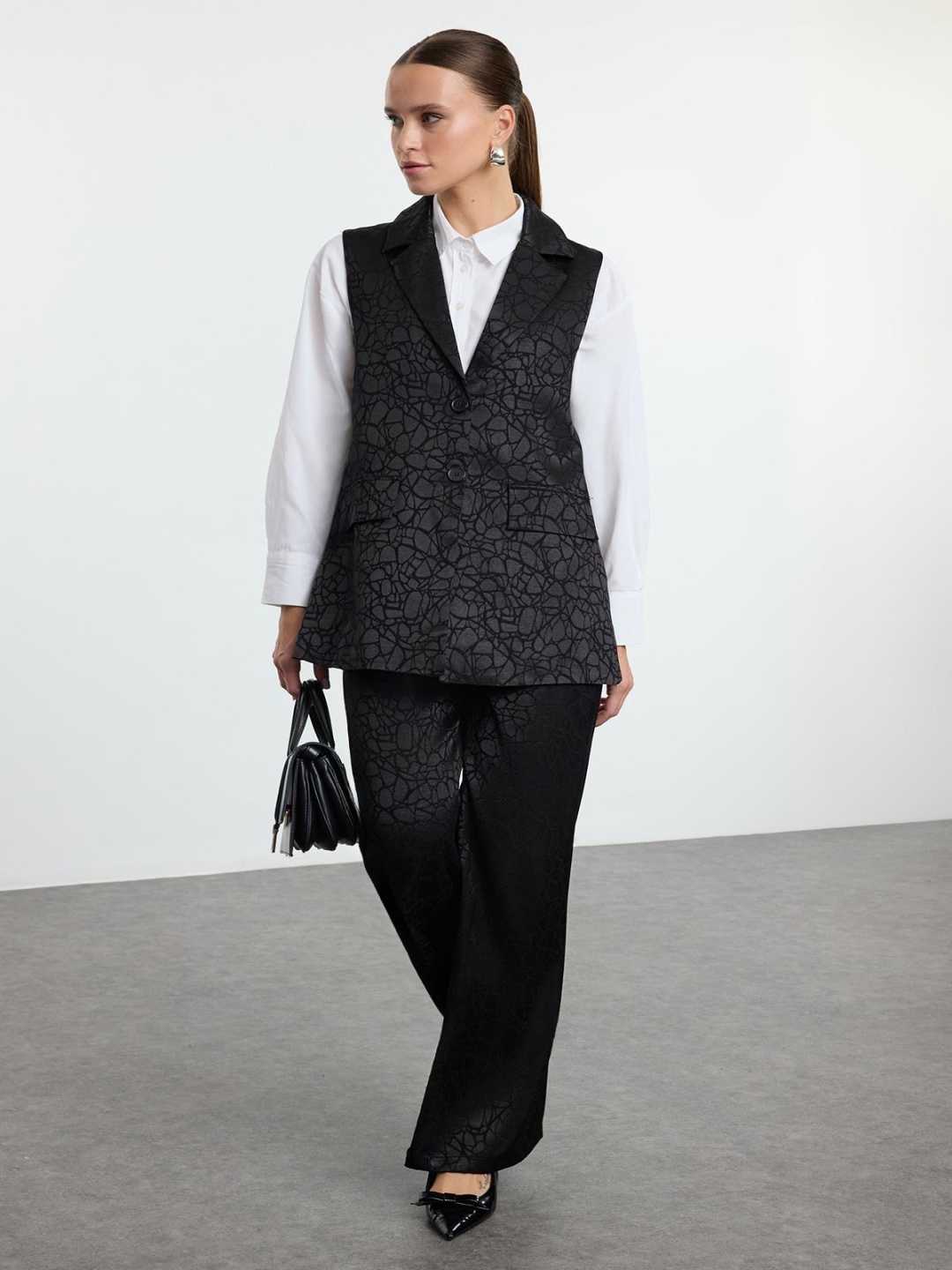

Trendyol Self Design Lapel Collar Vest And Trouser, Black