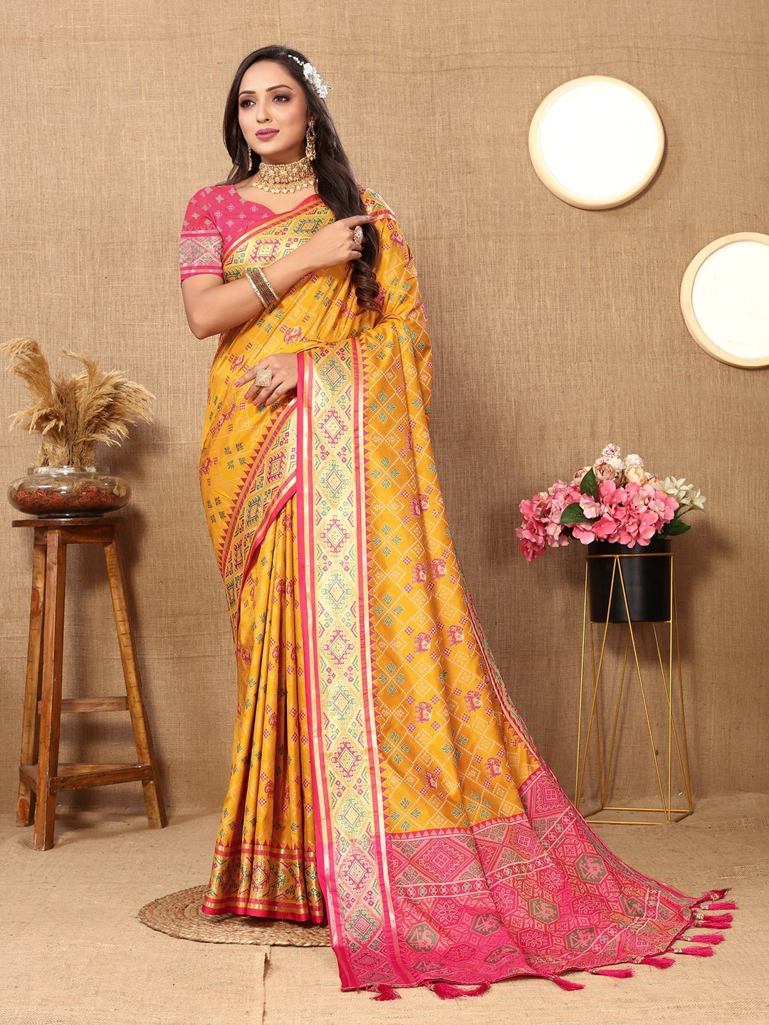 

LeeliPeeri Designer Woven Design Zari Patola Saree, Yellow