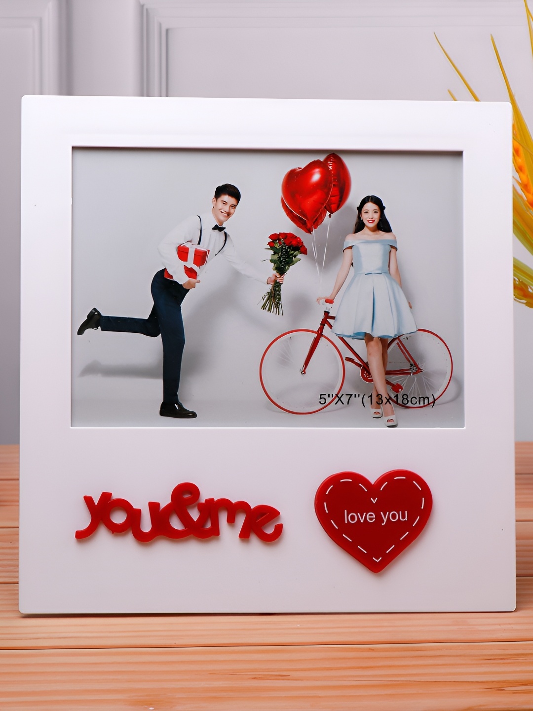 

Archies White & Red 1 Pieces Wood Table Photo Frames