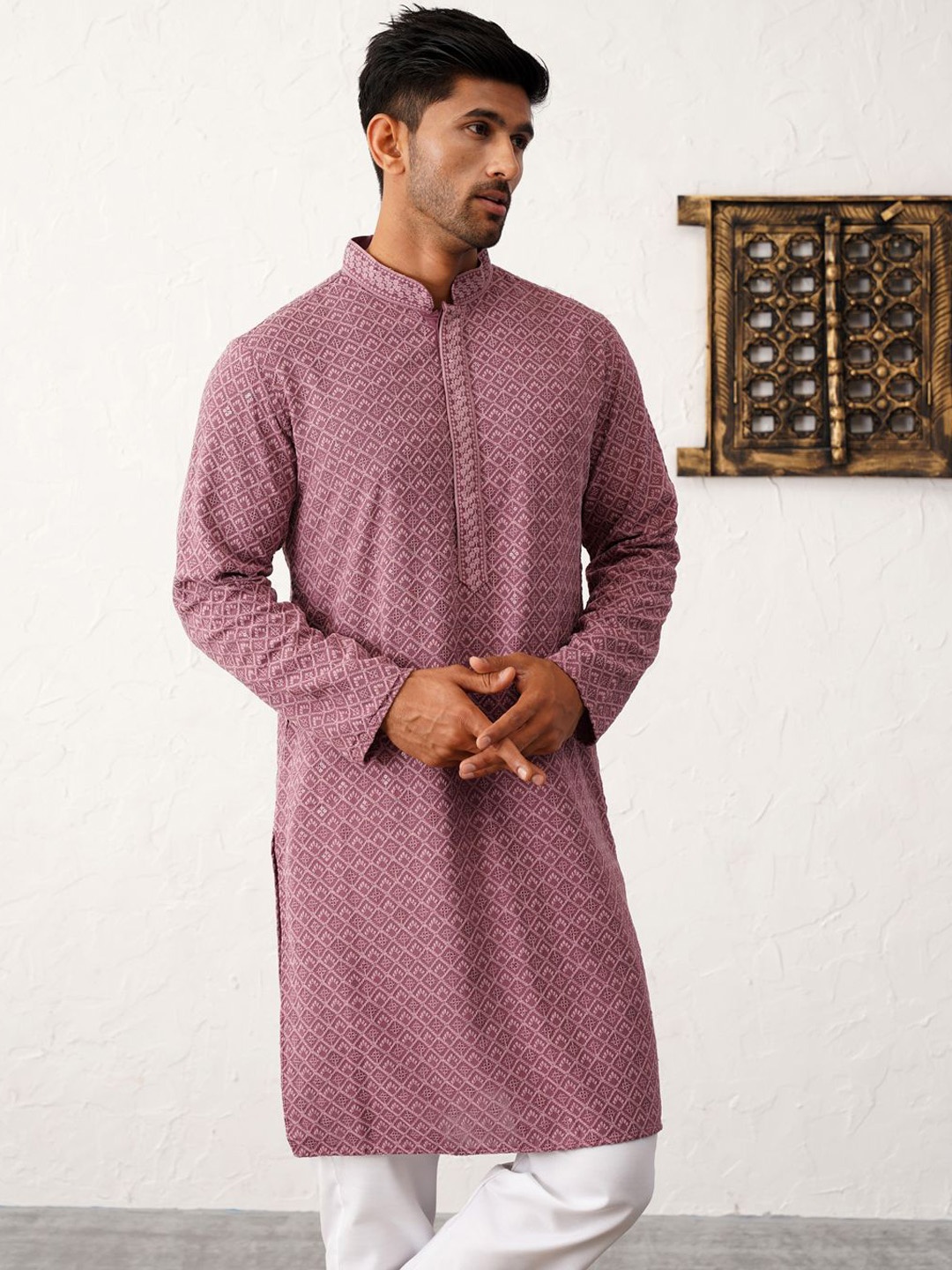 

Jompers Men Embroidered Regular Sequinned Kurta with Pyjamas, Magenta