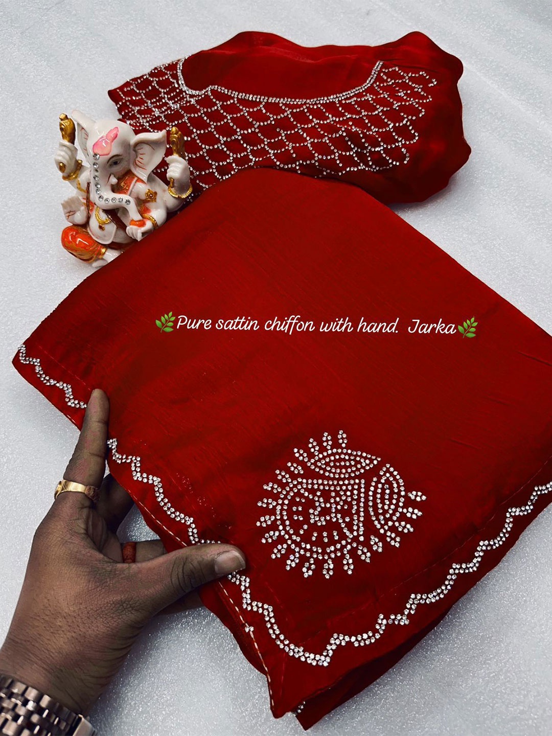 

PAYAL CREATION Ethnic Motifs Beads and Stones Pure Georgette Saree, Red