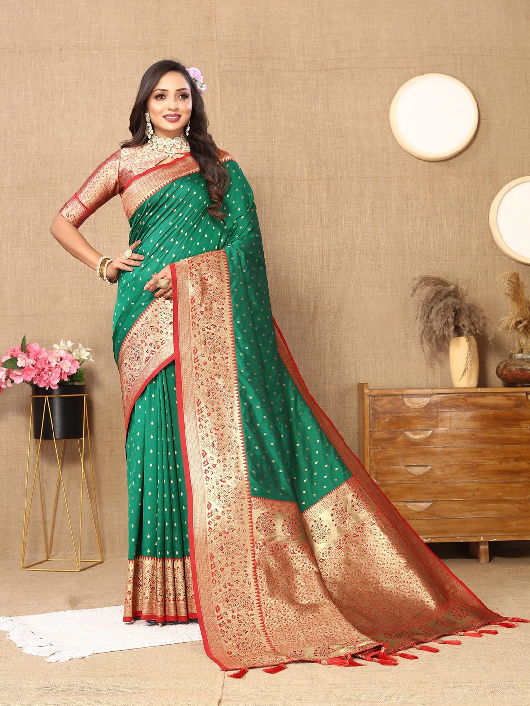 

LeeliPeeri Designer Woven Design Zari Banarasi Saree, Green