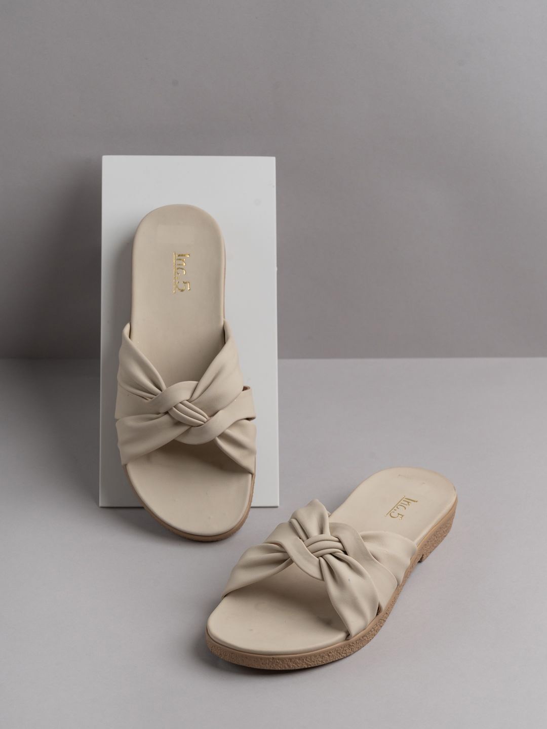 

Inc 5 Women Open Toe Flats with Bows, Cream