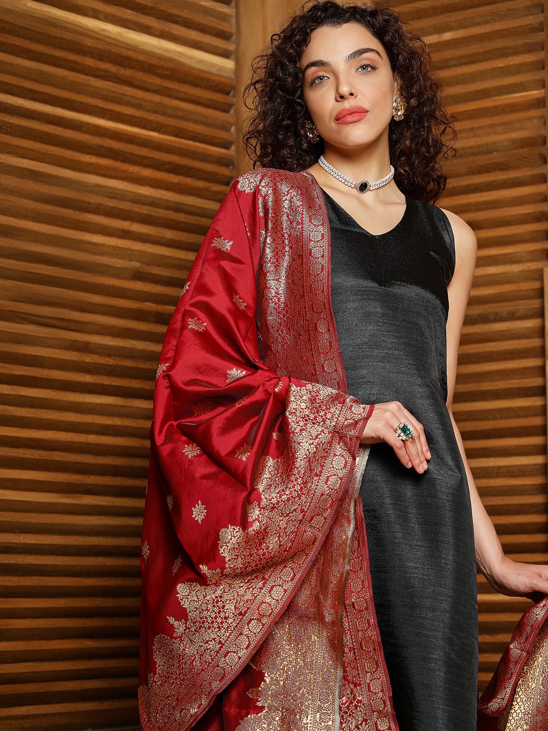

QISSA V-Neck Straight Kurta with Trousers & Dupatta, Black