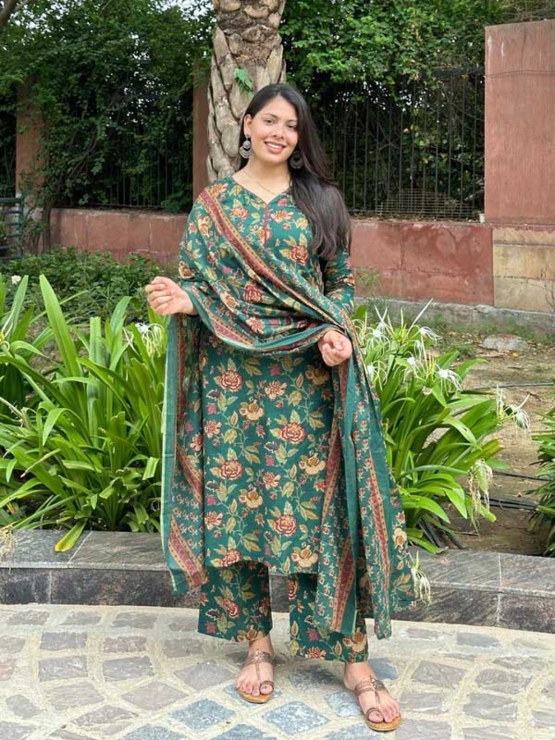 

JONAYA Women Floral Printed Regular Pure Cotton Kurta with Palazzos & With Dupatta, Green