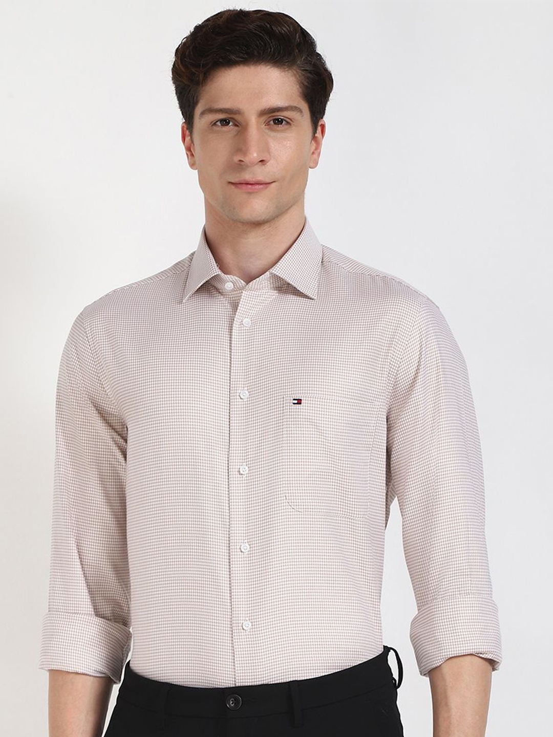 

Tommy Hilfiger Men Relaxed Opaque Casual Shirt, Pink