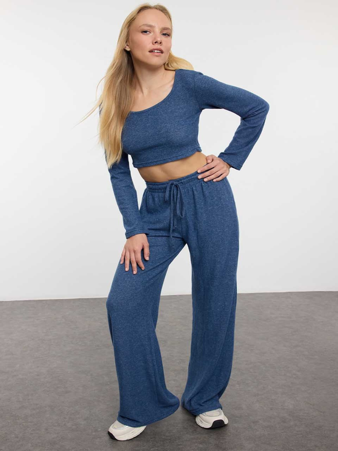 

Trendyol Round Neck Crop Top And Trouser, Blue