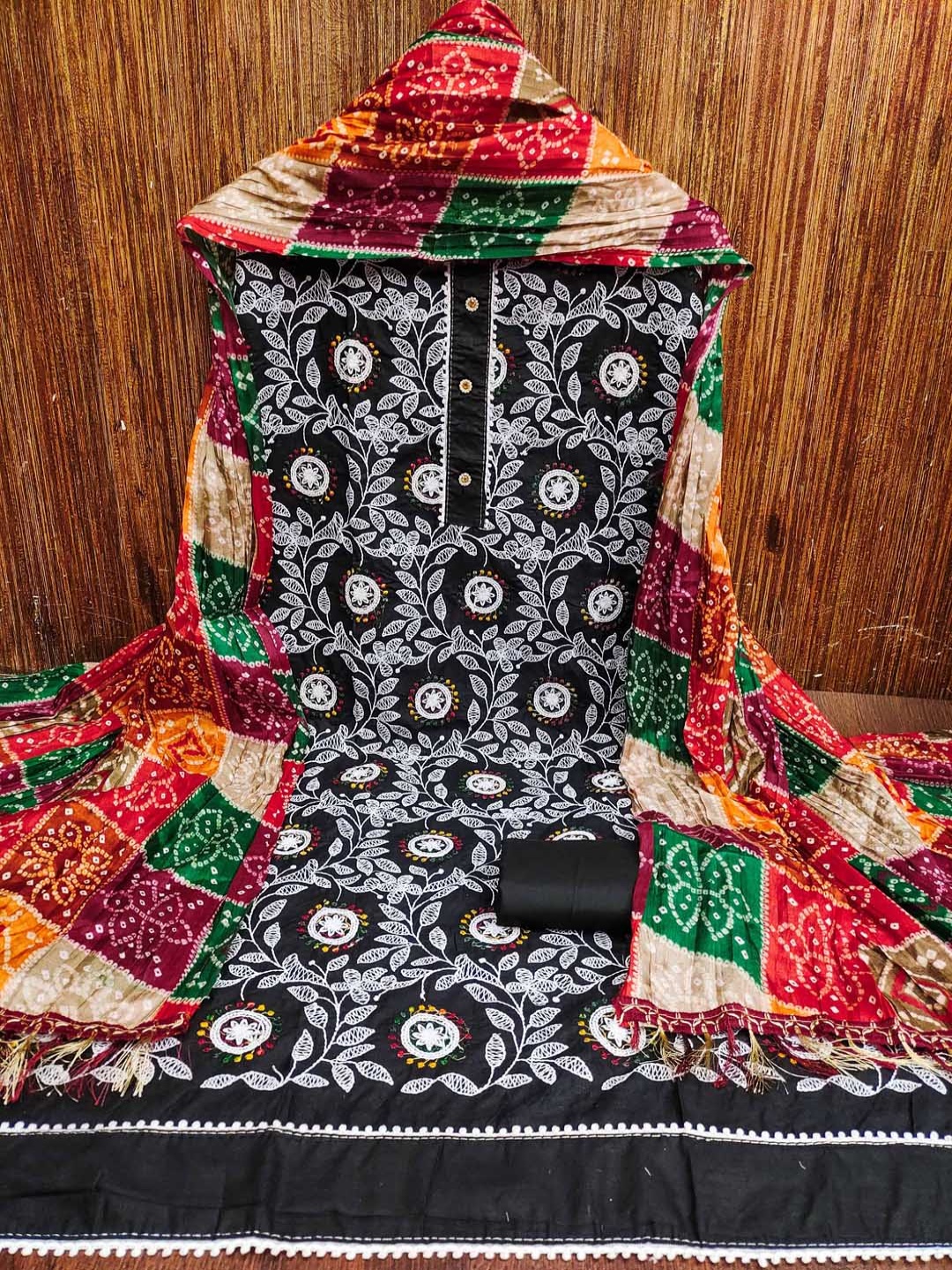 

Maroosh Floral Embroidered Cotton Unstitched Dress Material, Black