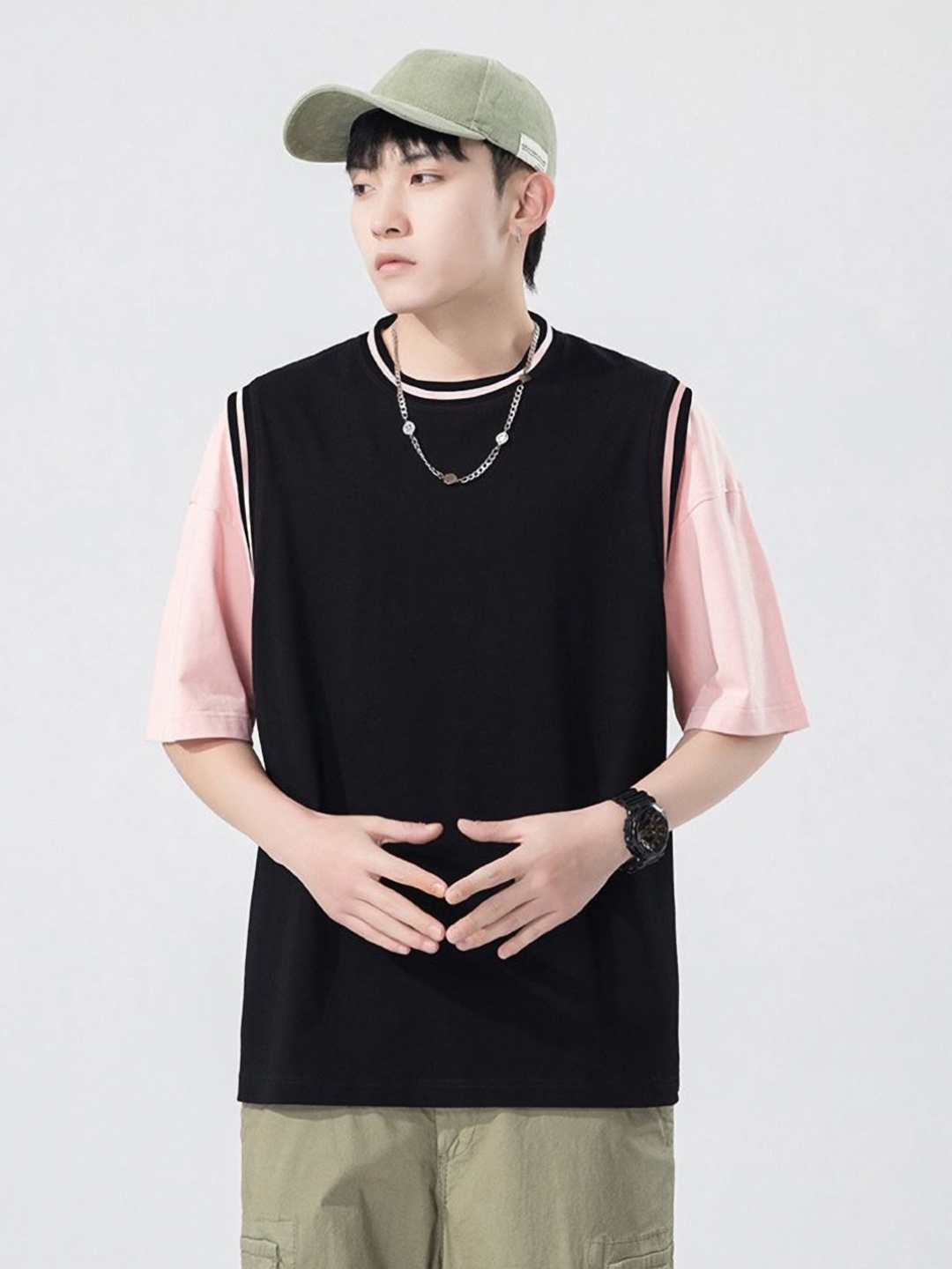 

StyleCast x Revolte Men Colourblocked Cotton Oversized T-shirt, Black