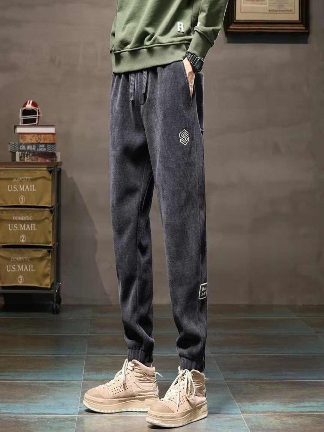 

StyleCast Men Mid-Rise Joggers Trousers, Grey