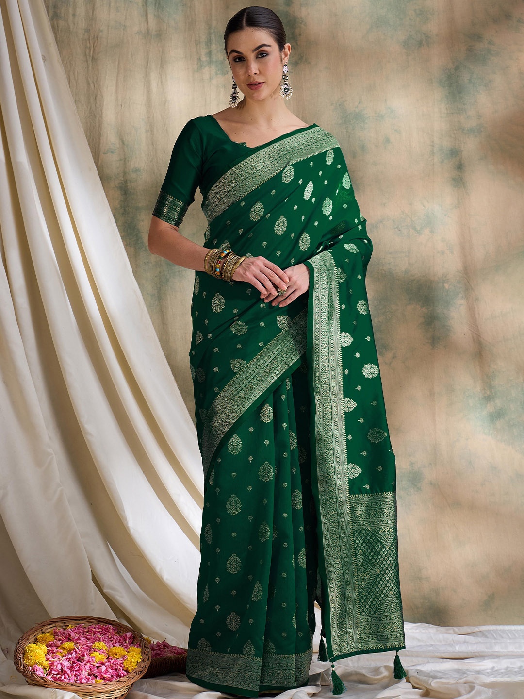 

Maroosh Ethnic Motifs Woven Design Zari Banarasi Saree, Green