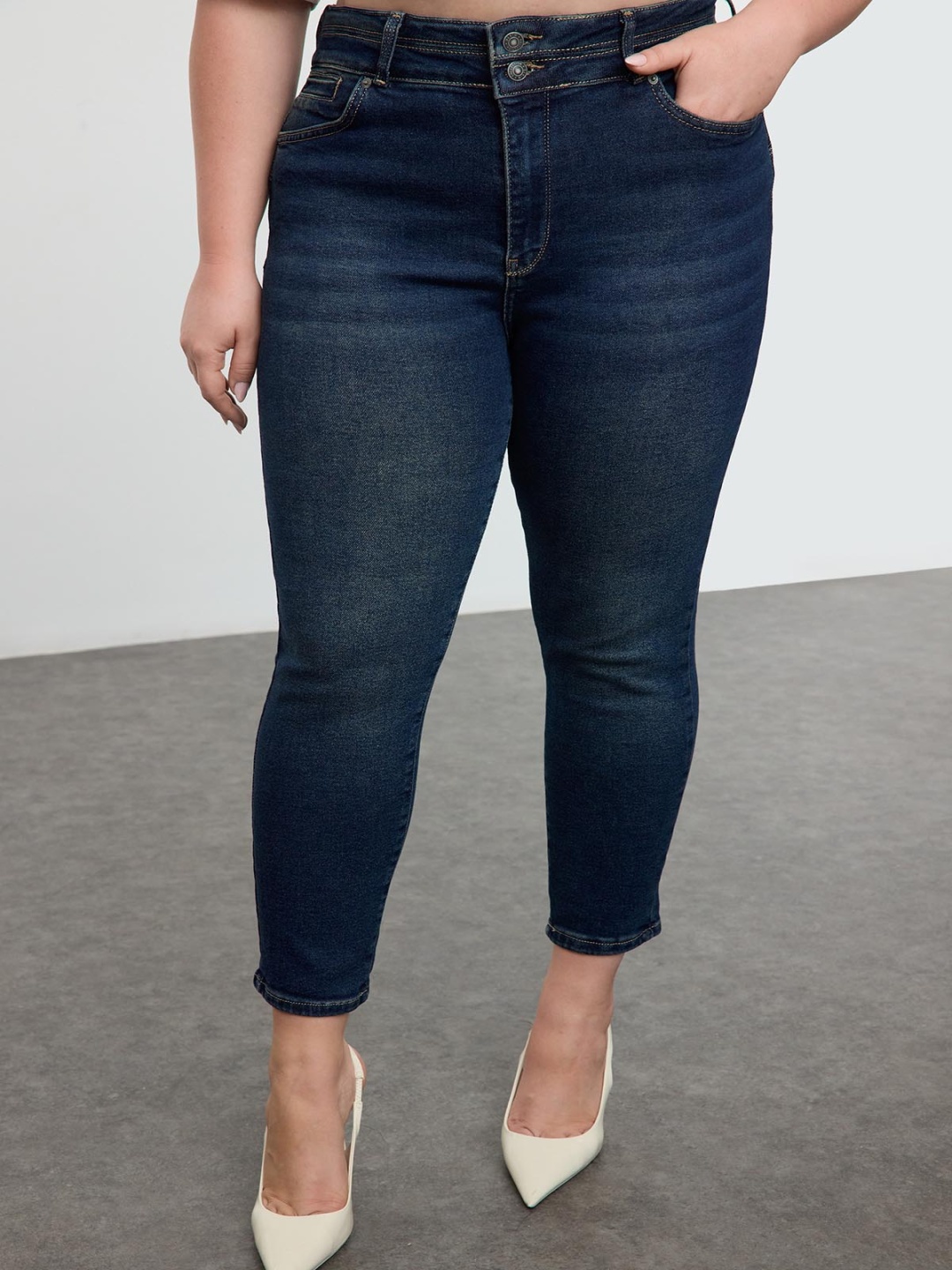 

Trendyol Women Light Fade Jeans, Na