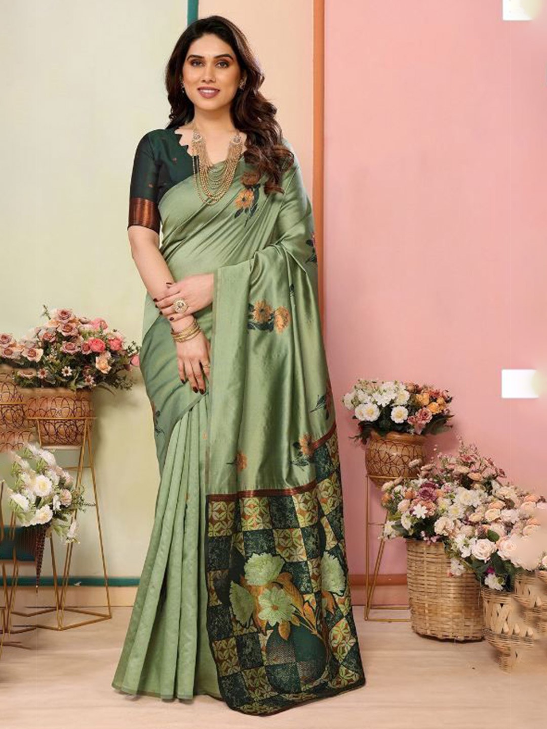 

saretramall Woven Design Zari Banarasi Saree, Green