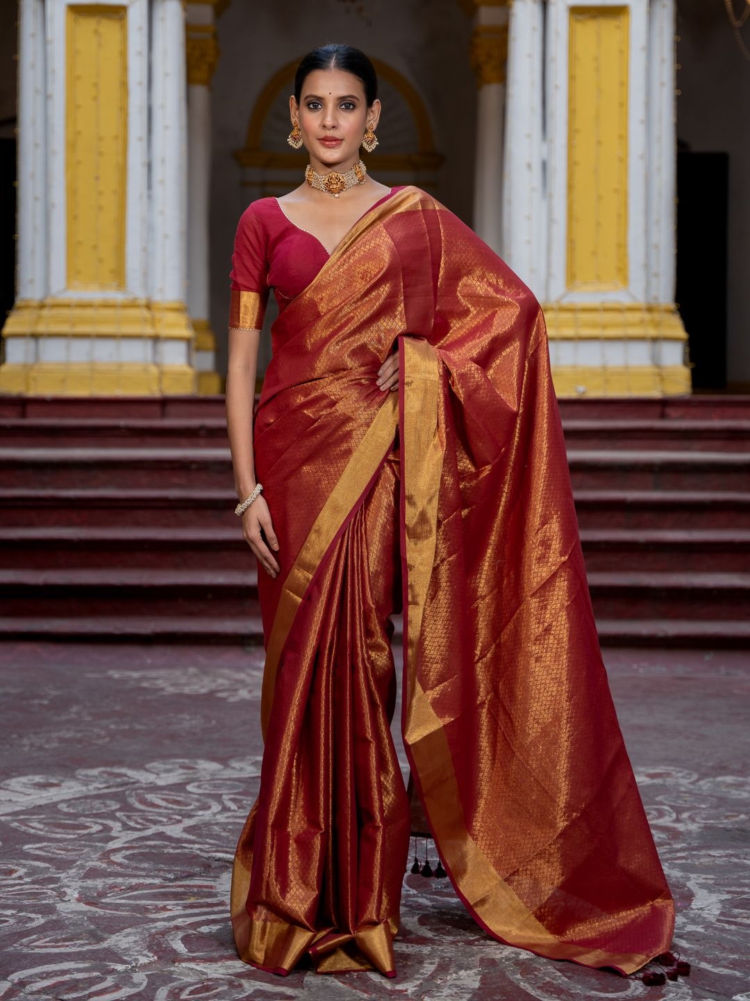 

Suta Maroon Color Pure Cotton Zari Saree