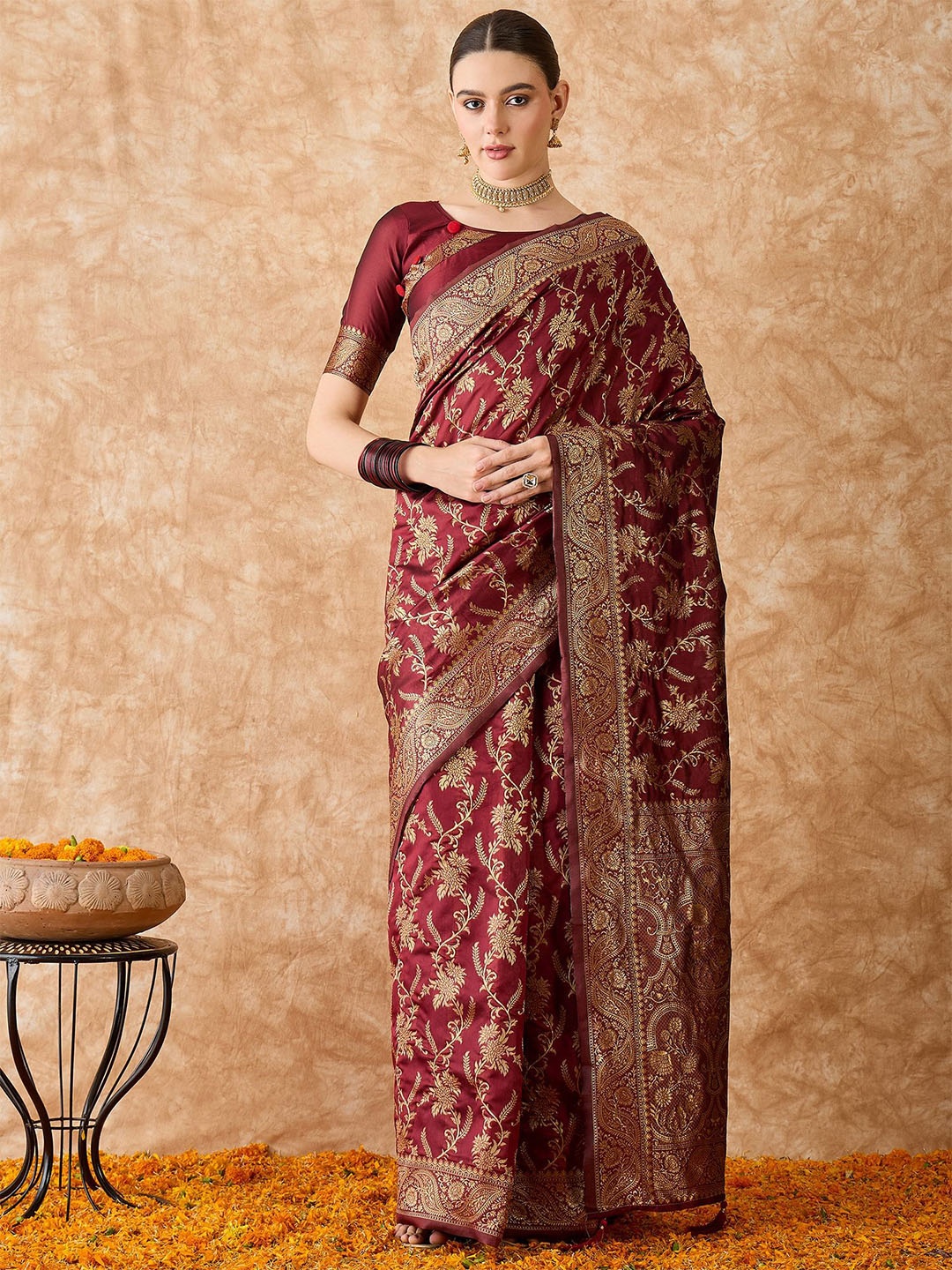 

MANVAA Woven Design Zari Silk Blend Banarasi Saree, Maroon