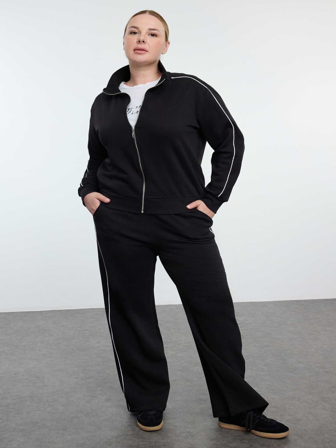 

Trendyol High Neck Sweatshirt And Trouser, Black