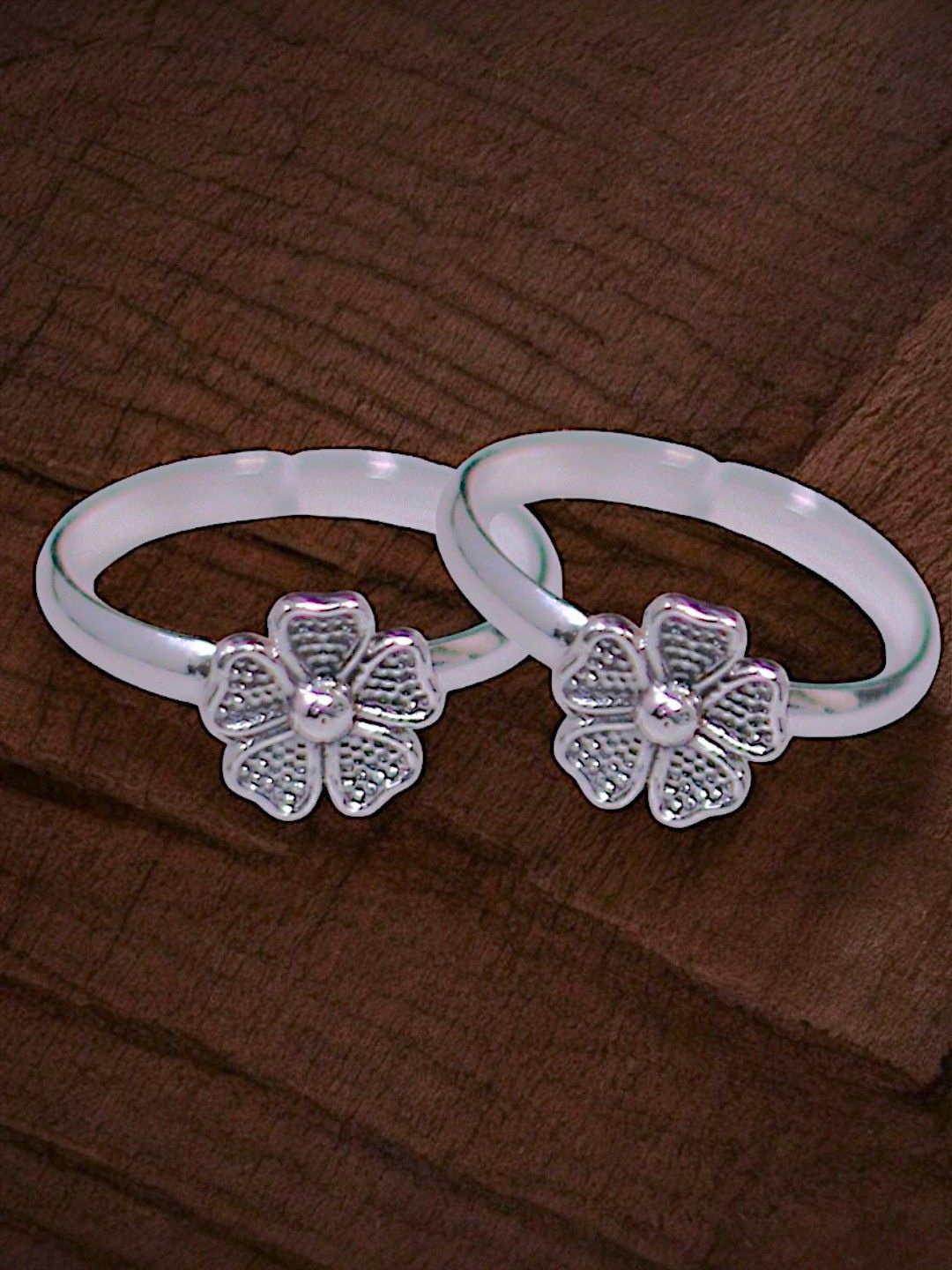 

Taraash Set Of 2 925 Sterling Silver-Plated Flower Design Toe Rings