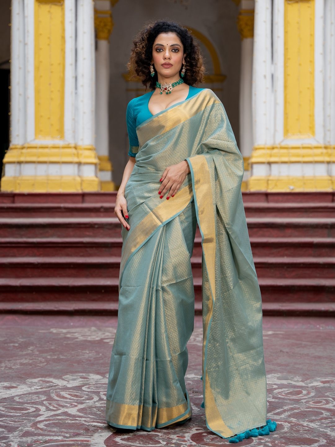 

Suta Blue Color Pure Cotton Zari Saree.