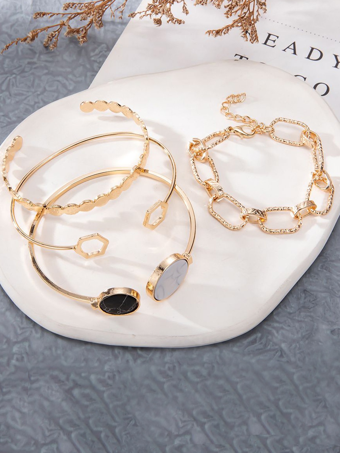 

Celestique Women 4 Link Bracelet, Gold