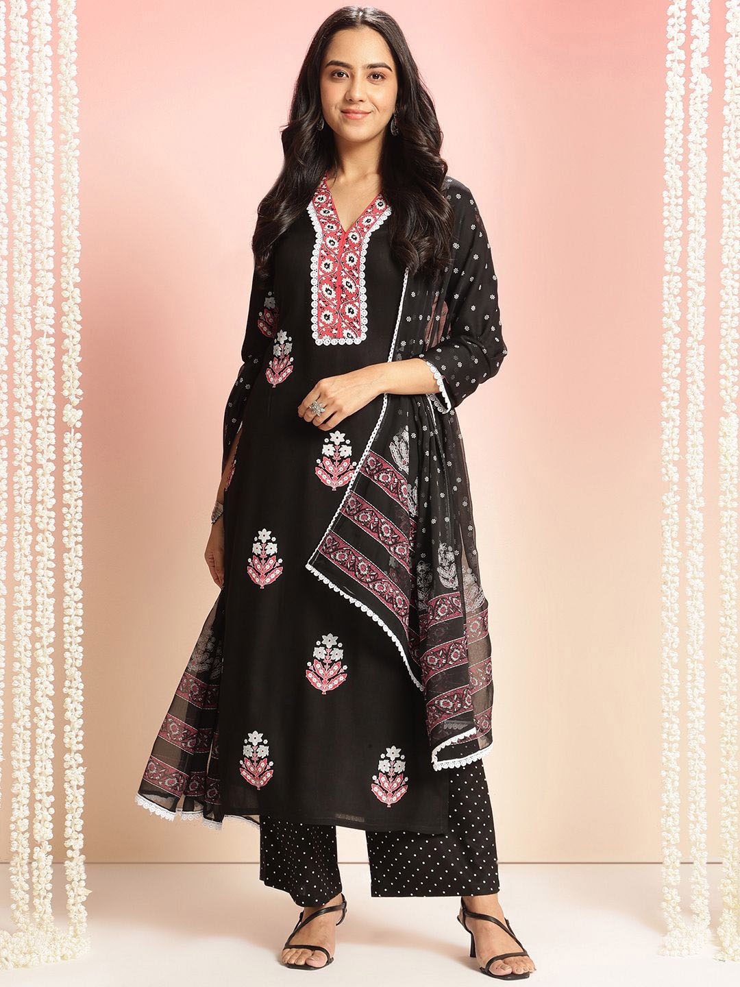 

GoSriKi Women Floral Printed Regular Kurta with Palazzos & With Dupatta, Black
