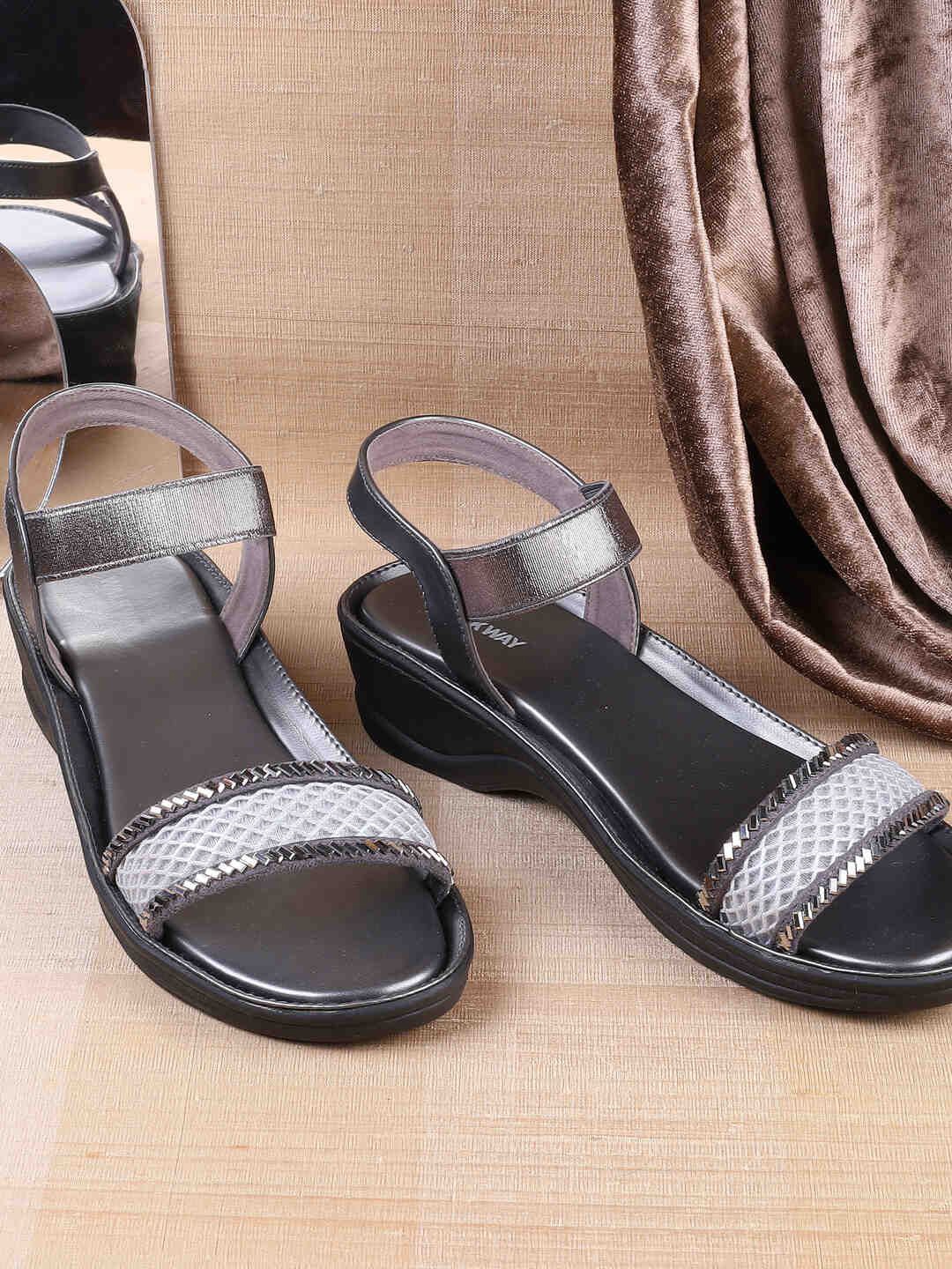 

WALKWAY by Metro Flatform Peep Toes, Grey