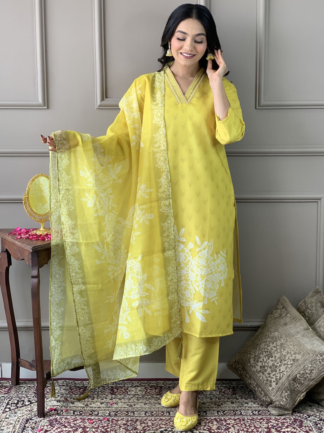 

BLACK SCISSOR Women Floral Printed Regular Kurta with Trousers & With Dupatta, Yellow